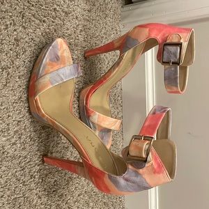 Super cute floral sandals! Size 10 from Akira. Only worn a few times.